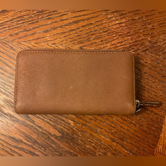 Michael Kors Brown Gold Zipper Wallet! - Picture 2 of 15